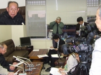 記者会見（成田市役所内記者クラブ）